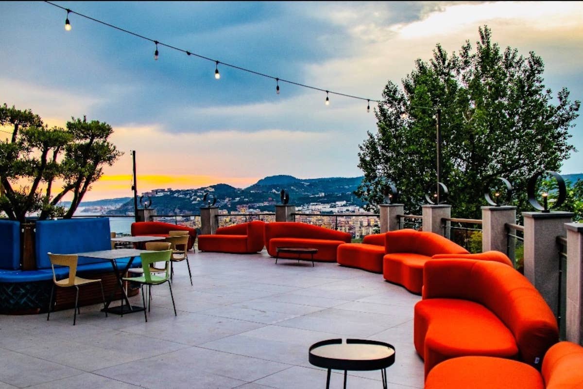 Riserva Rooftop: l'aperitivo con vista mozzafiato sullo skyline di Napoli